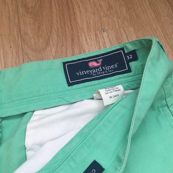 men’s green vineyard vines club shorts - Picture 2 of 2